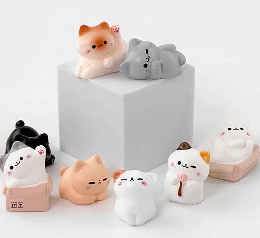 Random Cozy Cat Miniature Figure - Mystery Blind Box Series